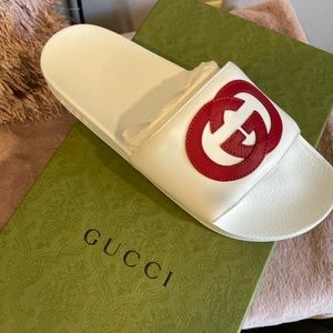 Gucci
Men's Pursuit Interlocking G Slide Sandals Authentic